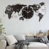 Reloj de pared minimalista con mapa artístico